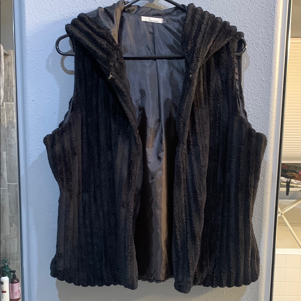 Black Sleeveless Hooded Vest